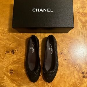 CHANEL Black Lambskin Quilted Interlocking CC Ballet Flats With box
